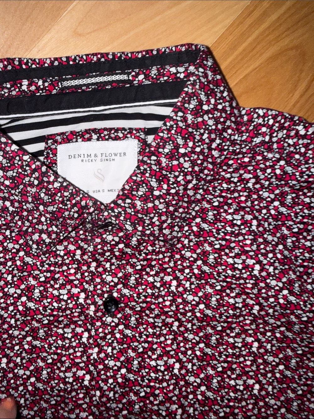 Men's Short Sleeve Floral Button-Up Shirt - magenta like New S - Picture 3 of 3